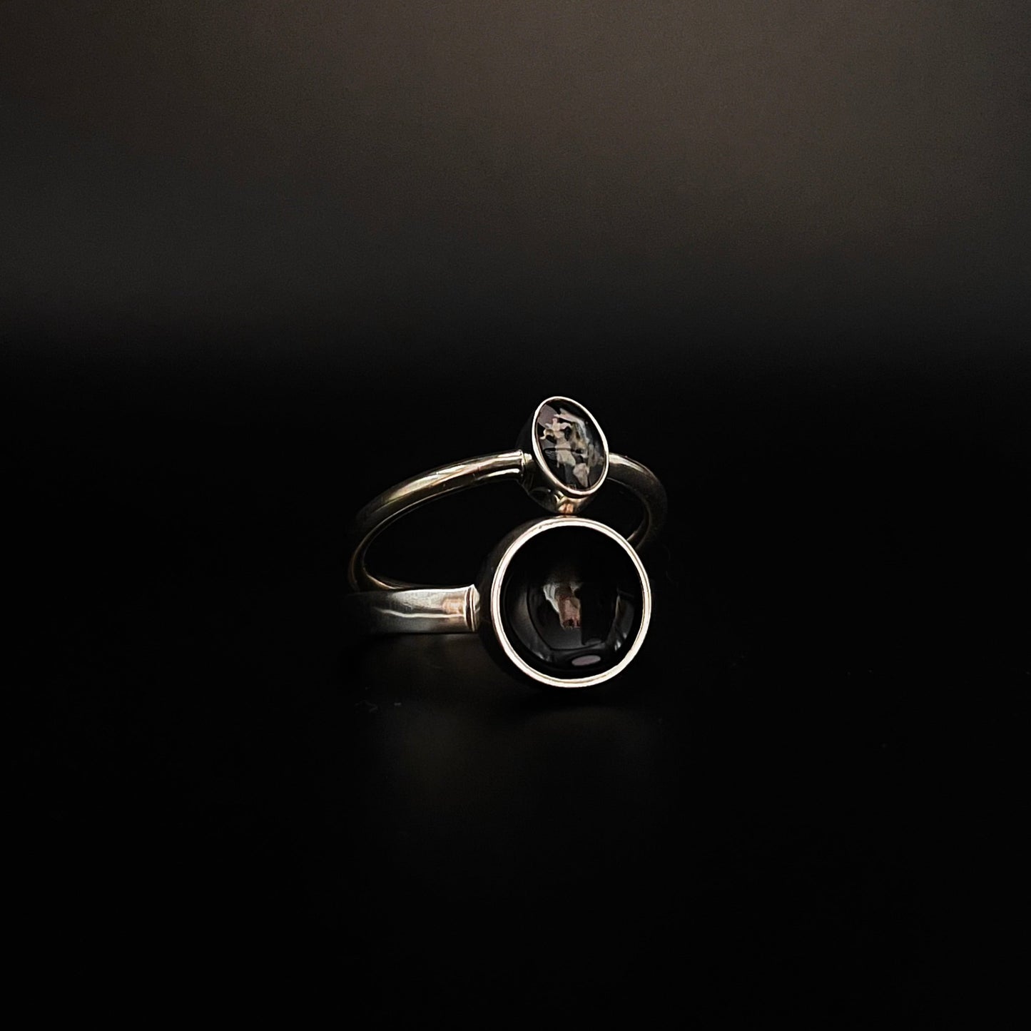 Oval Style Memorial Ring with Ashes • 6x4mm